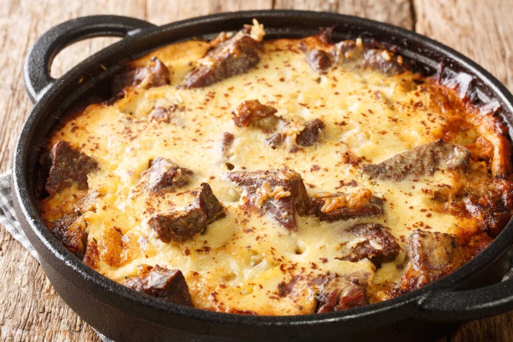 Co warto wiedzieć przed wyjazdem do Albanii — Narodową potrawą Albanii jest tavë kosi