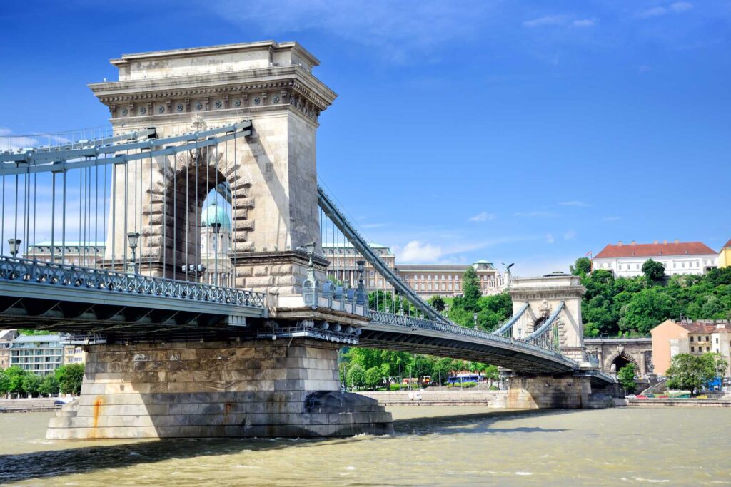 Najciekawsze atrakcje w Budapeszcie — Most Łańcuchowy