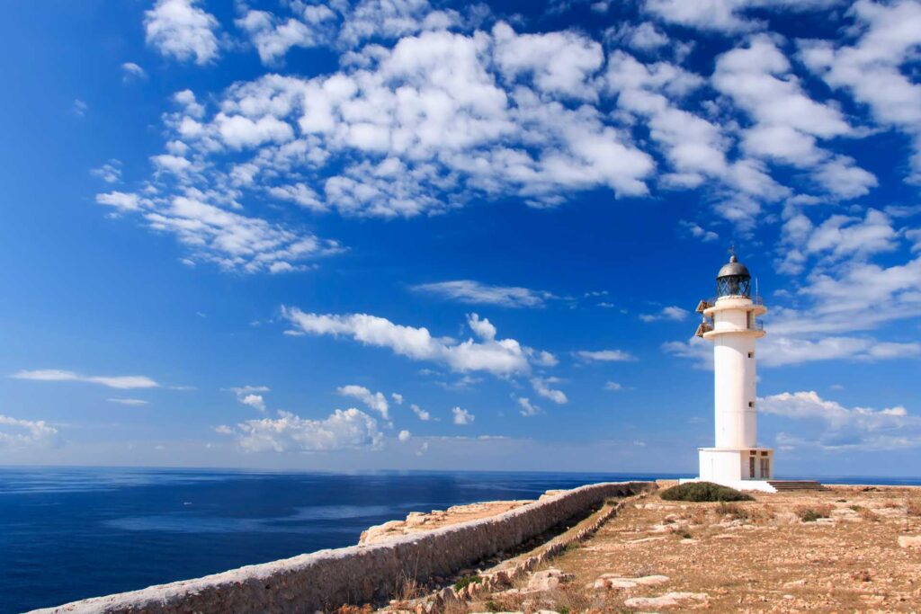 Najciekawsze atrakcje na Ibizie — Latarnia morska La Mola