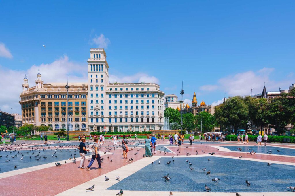 Najciekawsze atrakcje w Barcelonie — Plac Kataloński