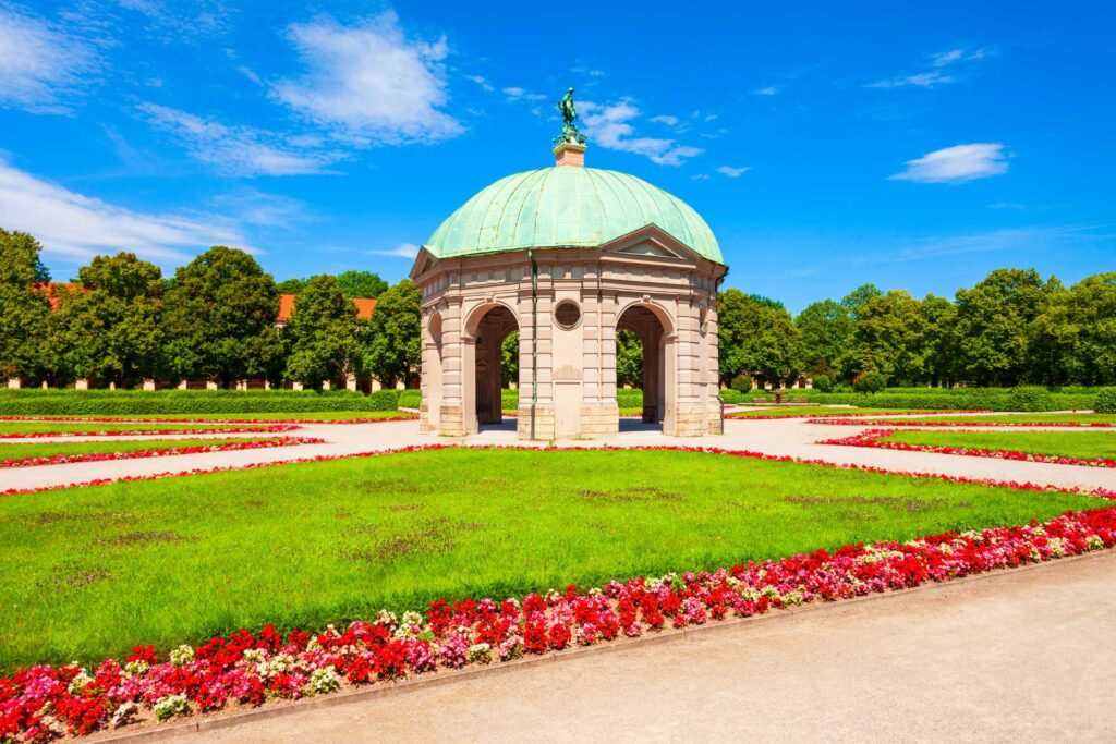 Najciekawsze atrakcje w Monachium — Hofgarten