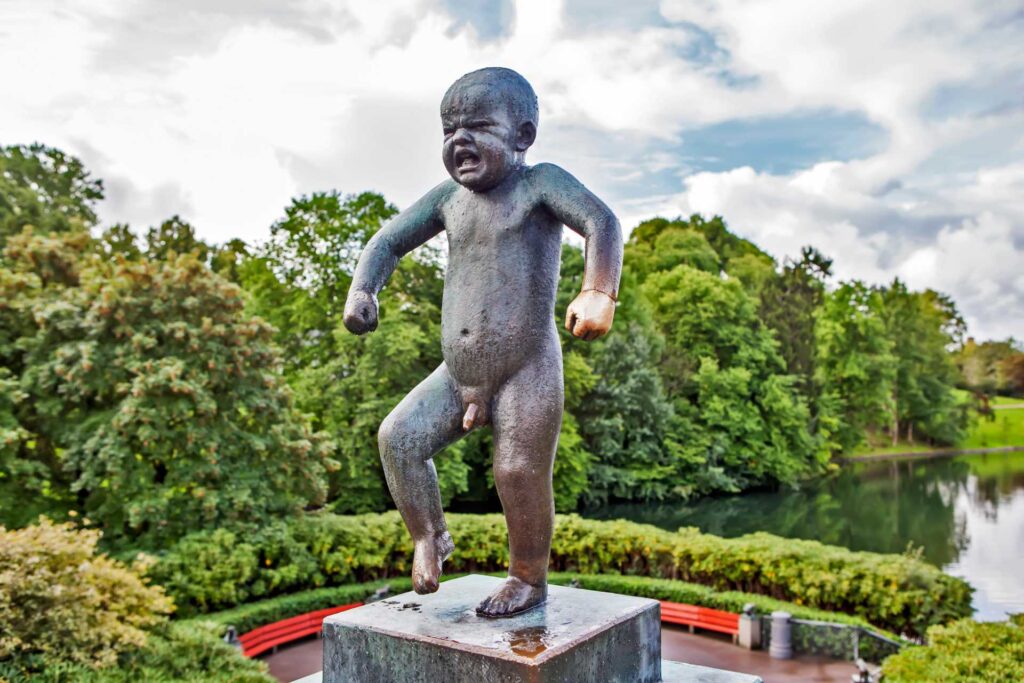 Najciekawsze atrakcje w Oslo — Rzeźba „Sinnataggen” w Parku Vigelanda (©Sergei Afanasev / Depositphotos.com)