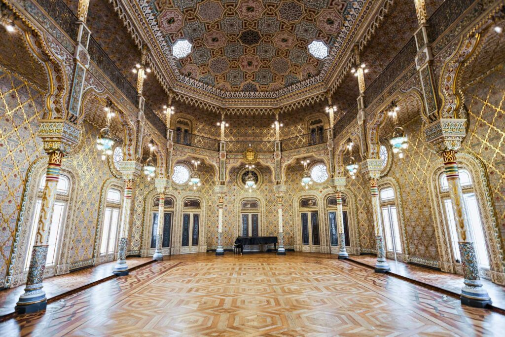 Najciekawsze atrakcje w Porto — Wnętrze Palácio da Bolsa
