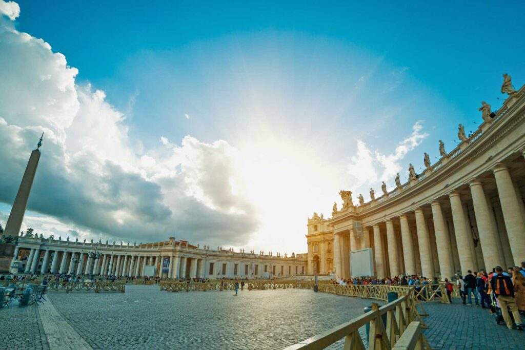 Jak zwiedzić Bazylikę św. Piotra w Watykanie — Kolejka do kontroli bezpieczeństwa