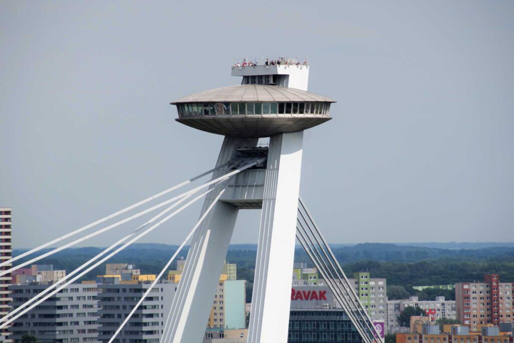 Most SNP i wieża widokowa UFO