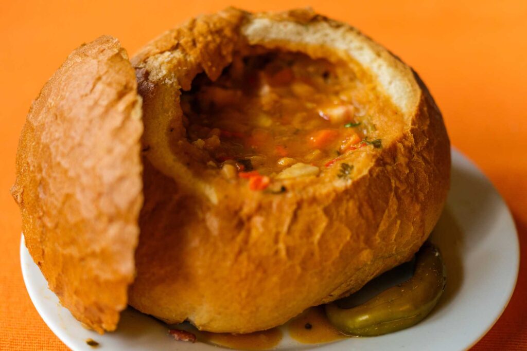 Co zjeść w Rumunii — Ciorbă de fasole cu afumătură