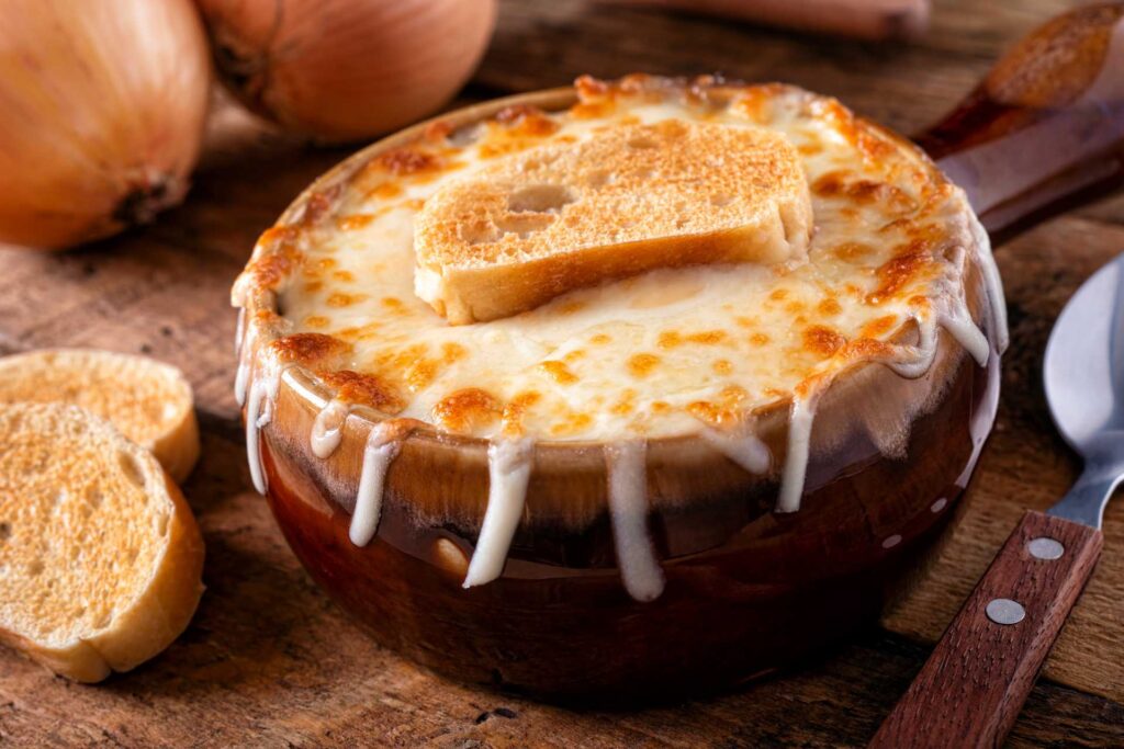 Co zjeść we Francji — Soupe à l’oignon