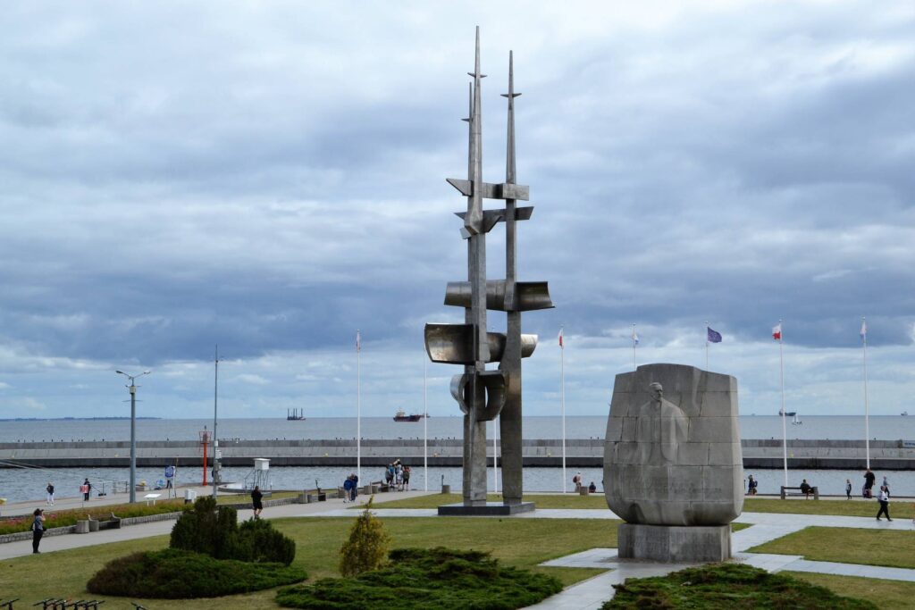 Gdynia — Pomniki na końcu pobrzeża