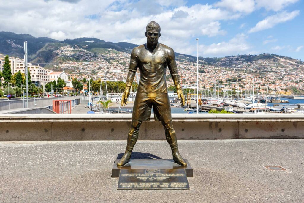 Madera na wakacje w sierpniu 2023 — Pomnik Christiano Ronaldo w Funchal