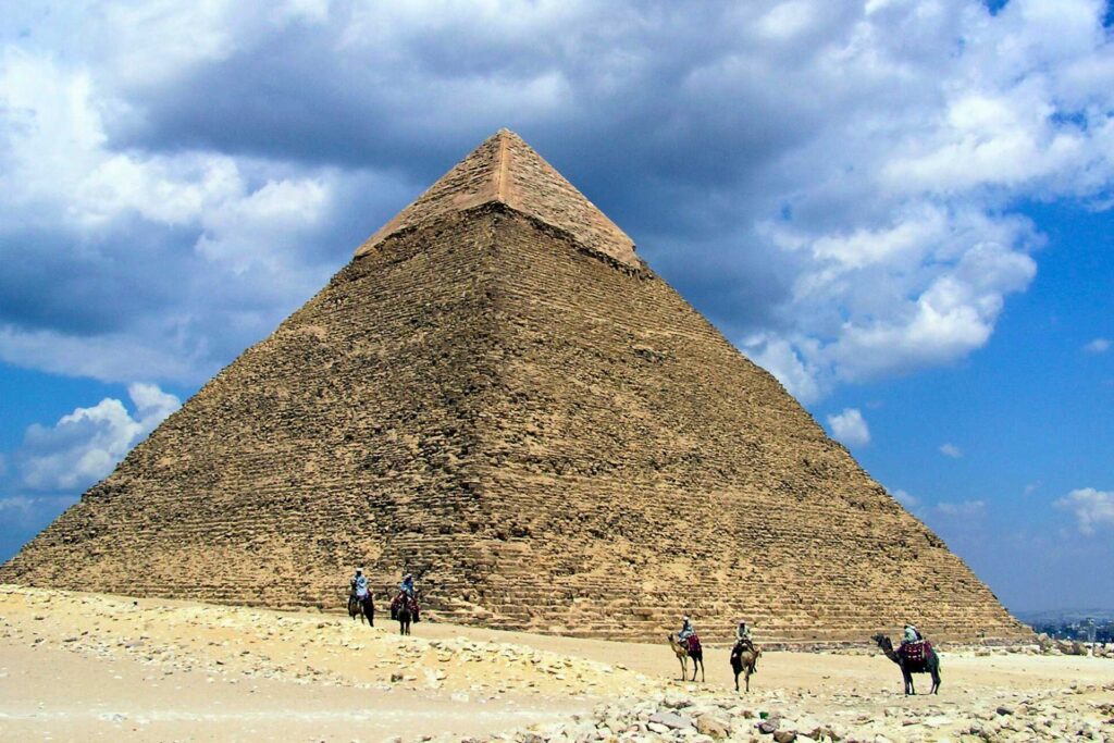 Co zobaczyć w Gizie i okolicy – Piramida Chefrena w Gizie (©Tomasz Dutkiewicz / Depositphotos.com)