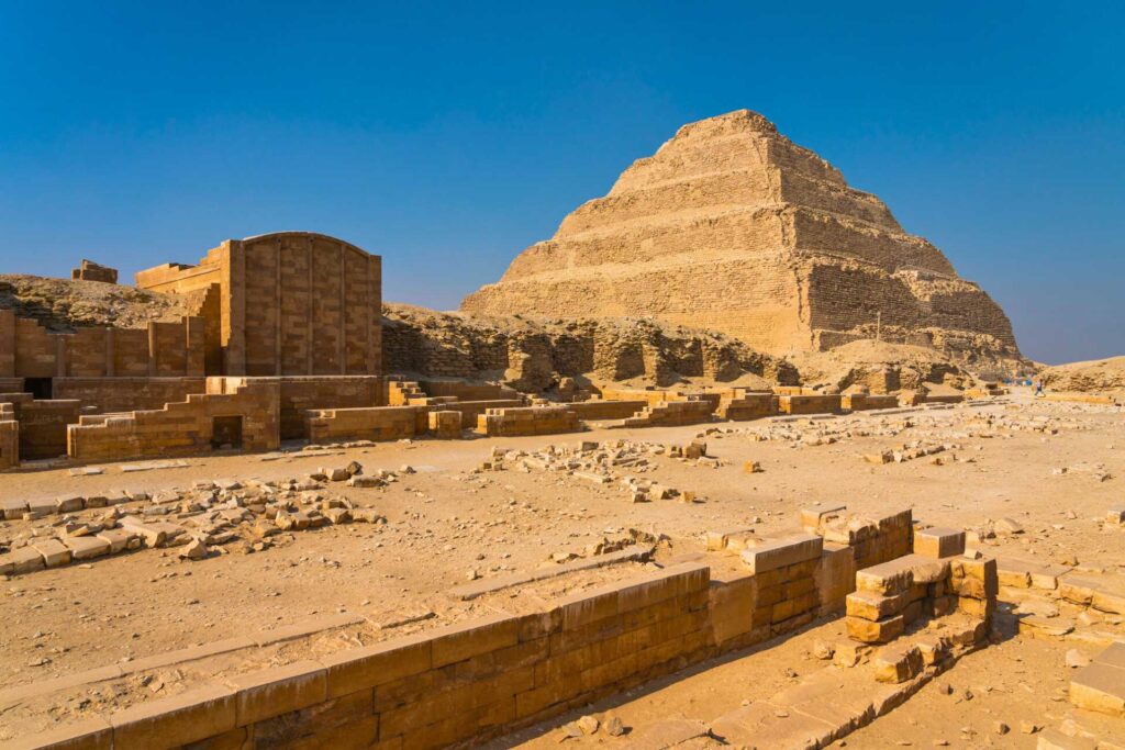 Co zobaczyć w Gizie i okolicy – Piramida Dżesera w Sakkarze (©Punnawit Suwattananun / Depositphotos.com)