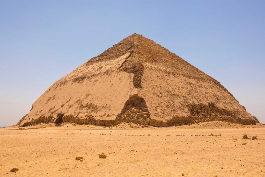Co zobaczyć w Gizie i okolicy – Piramida Łamana w Dahszur (©Witthaya Phonsawat / Depositphotos.com)