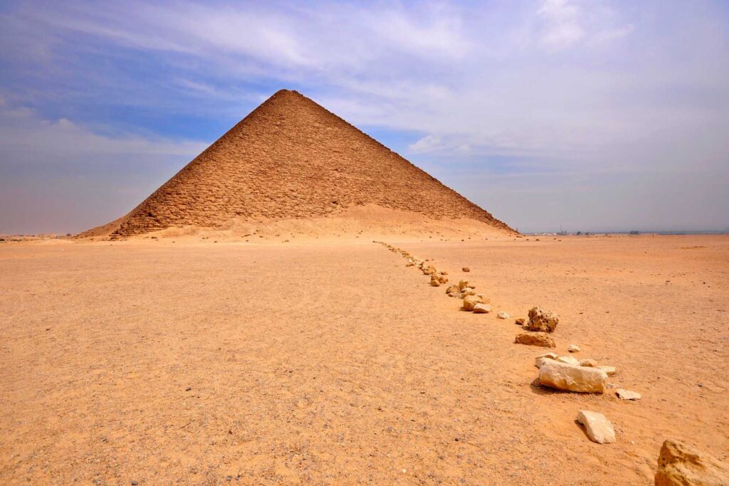 Co zobaczyć w Gizie i okolicy – Czerwona Piramida w Dahszur (©Rui Santos / Depositphotos.com)