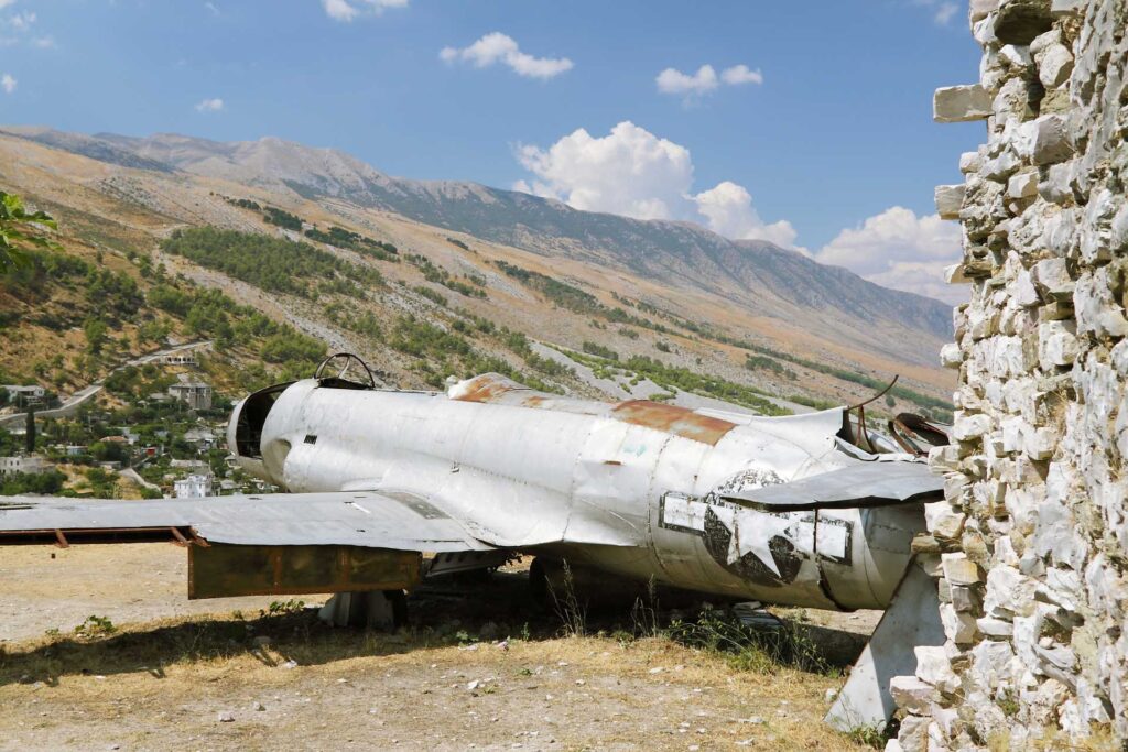 Wrak amerykańskiego samolotu na Zamku w Gjirokastrze