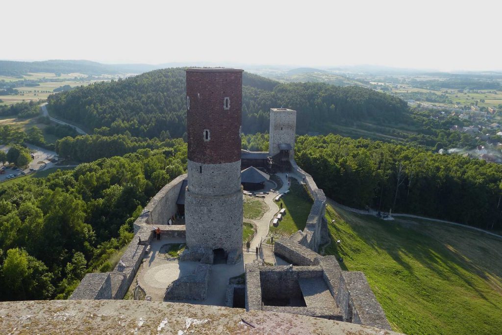 Góry Świętokrzyskie - ruiny zamku w Chęcinach