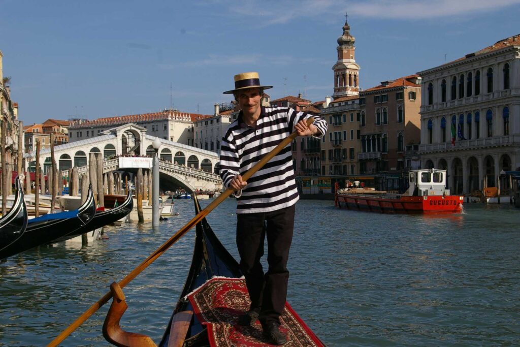 Jak wypożyczyć samochód we Włoszech — Rejs gondolą w Wenecji