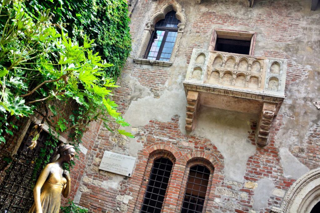 Jak wypożyczyć samochód we Włoszech — Dom Julii w Weronie