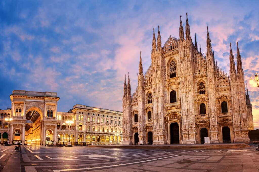 Jak wypożyczyć samochód we Włoszech — Duomo w Mediolanie