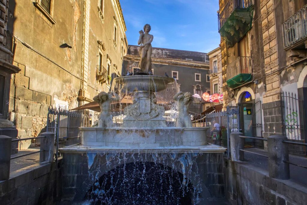 Co warto zobaczyć w Katanii — Fontana dell’Amenano (© Едуард Зайончковски / Depositphotos.com)
