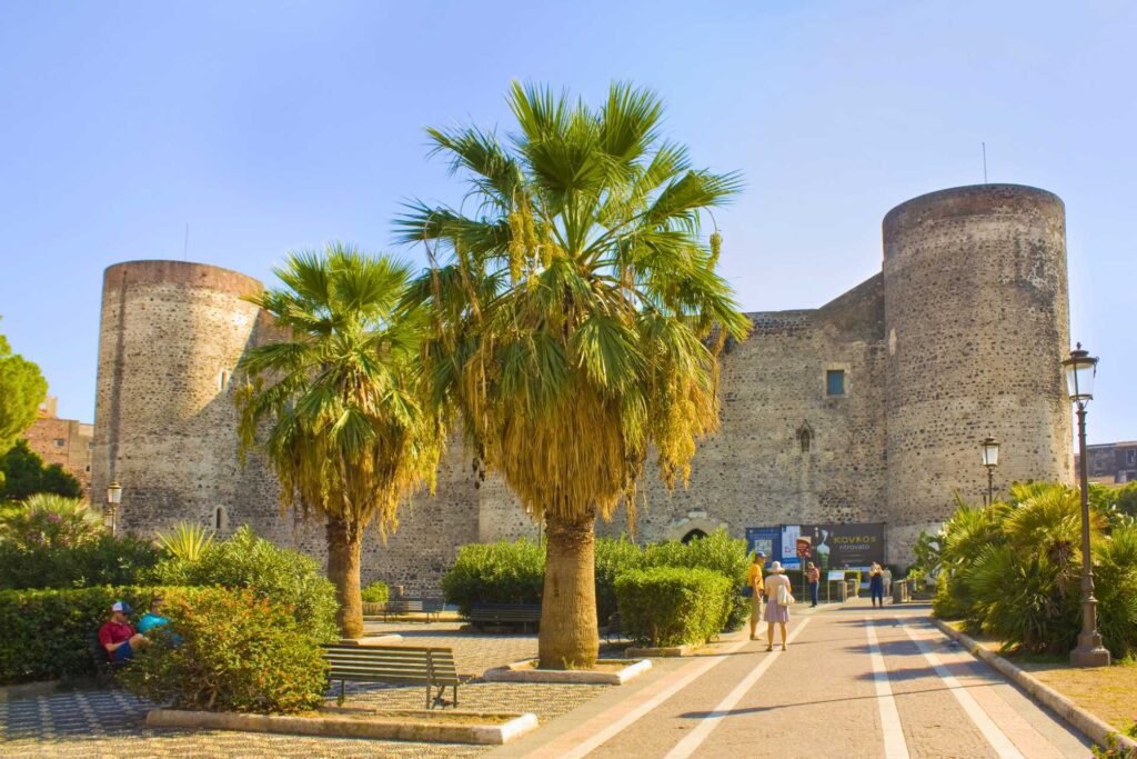 Co warto zobaczyć w Katanii — Castello Ursino (© Natalia Pereverzeva / Depositphotos.com)