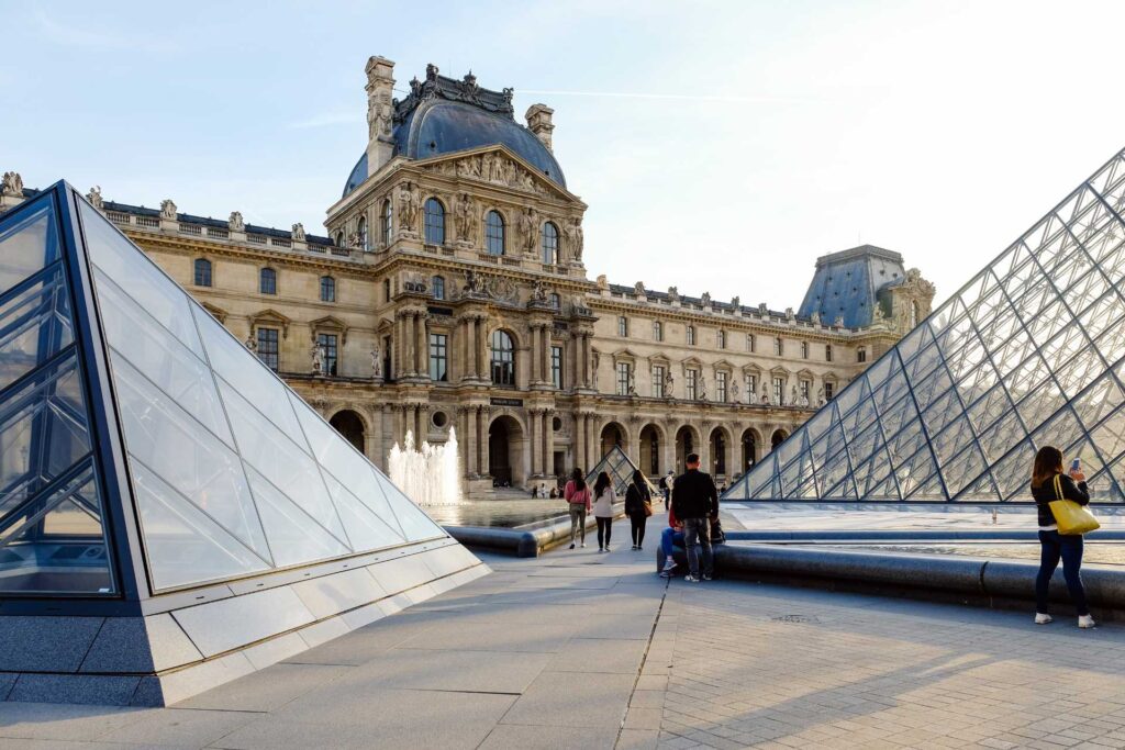 Najciekawsze atrakcje w Paryżu — Muzeum Luwr
