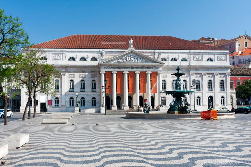 Najciekawsze atrakcje w Lizbonie – Teatro Nacional da Dona Maria II na Placu Rossio
