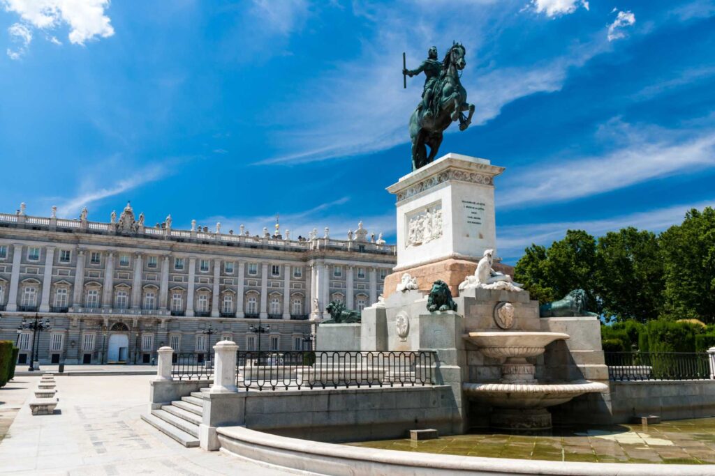 Najciekawsze atrakcje w Madrycie — Plaza de Oriente