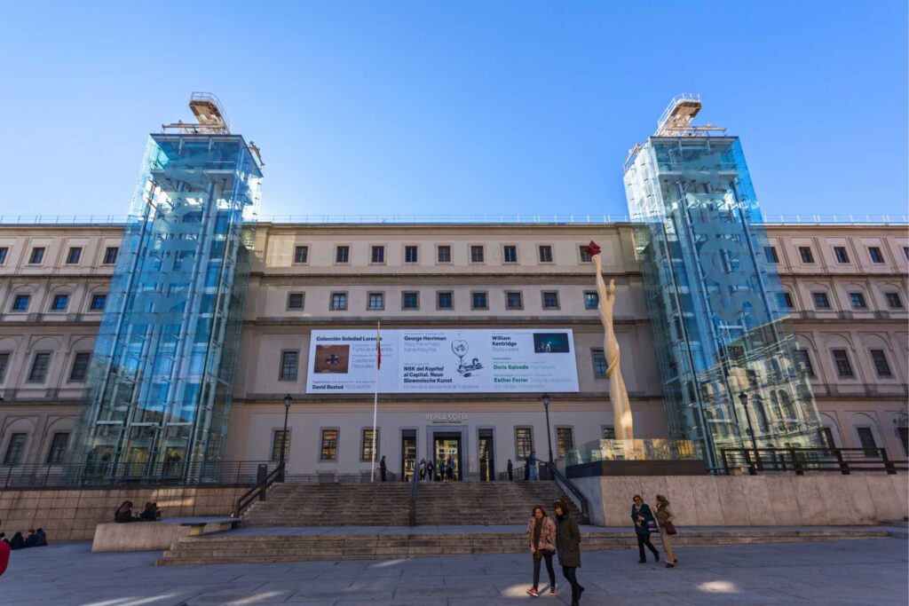 Najciekawsze atrakcje w Madrycie — Muzeum Narodowe Centrum Sztuki Królowej Zofii (fot. Stoyan Haytov / Depositphotos.com)