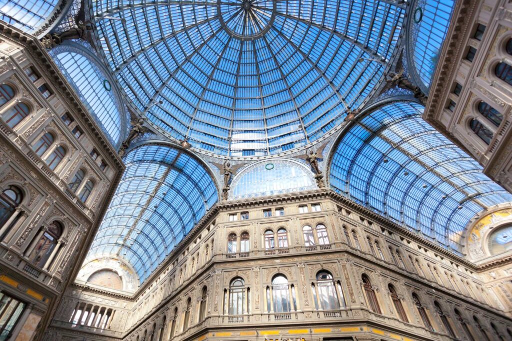 Najciekawsze atrakcje w Neapolu — Galleria Umberto I