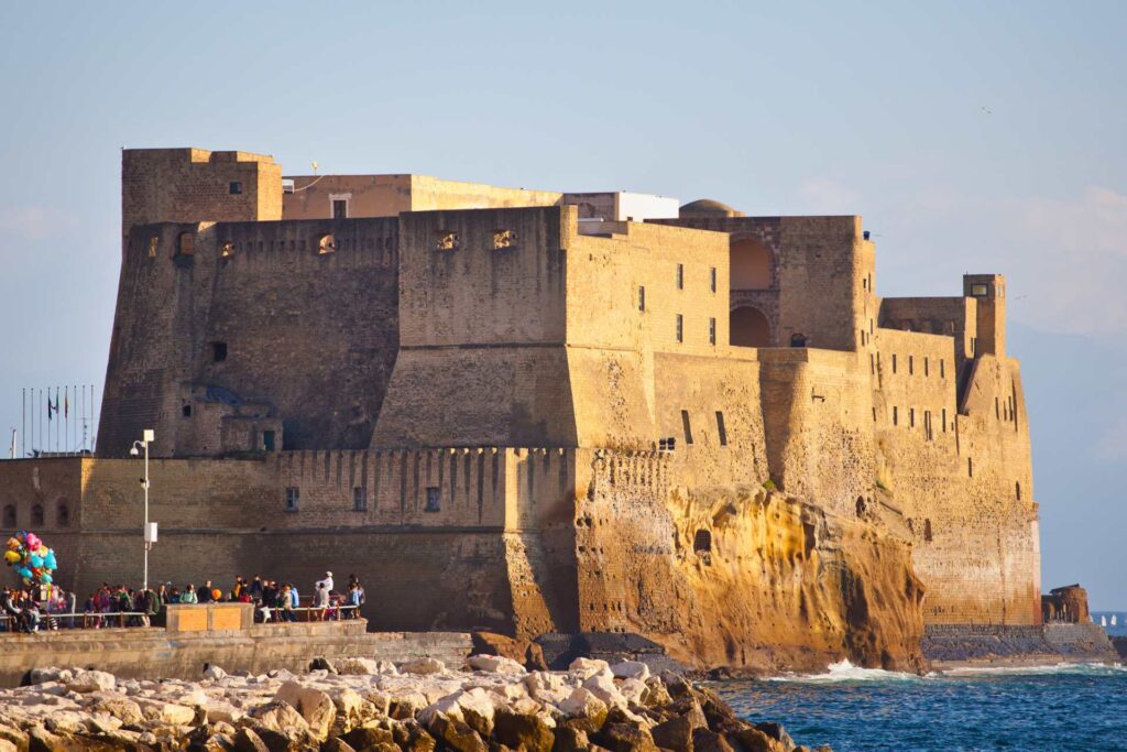 Najciekawsze atrakcje w Neapolu — Castel dell'Ovo