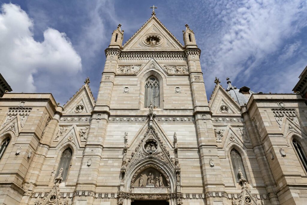 Najciekawsze atrakcje w Neapolu — Duomo di Napoli