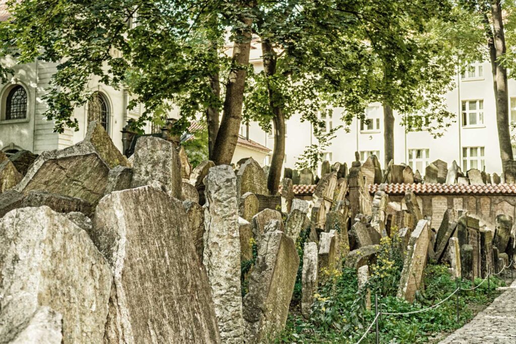 Najciekawsze atrakcje w Pradze — Stary Cmentarz Żydowski w Pradze