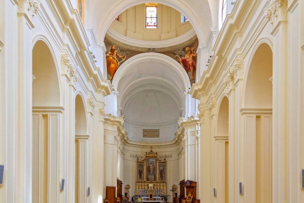 Wnętrze katedry w Noto