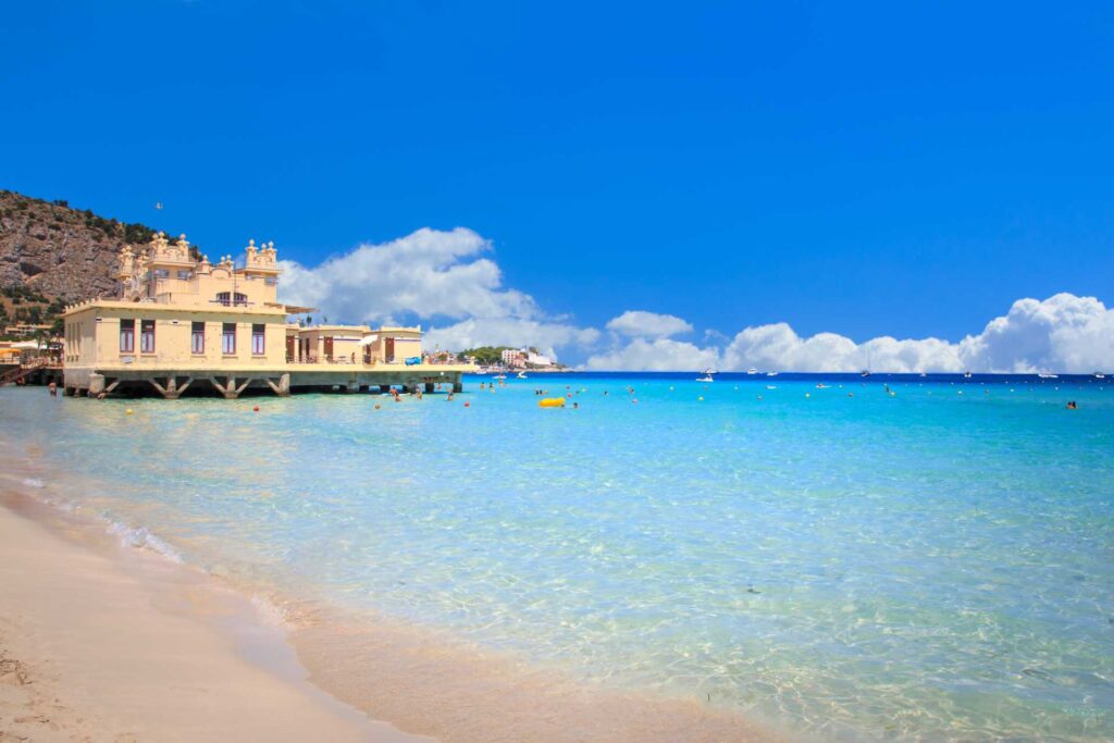 Co warto zobaczyć w Palermo — Plaża w Mondello 
