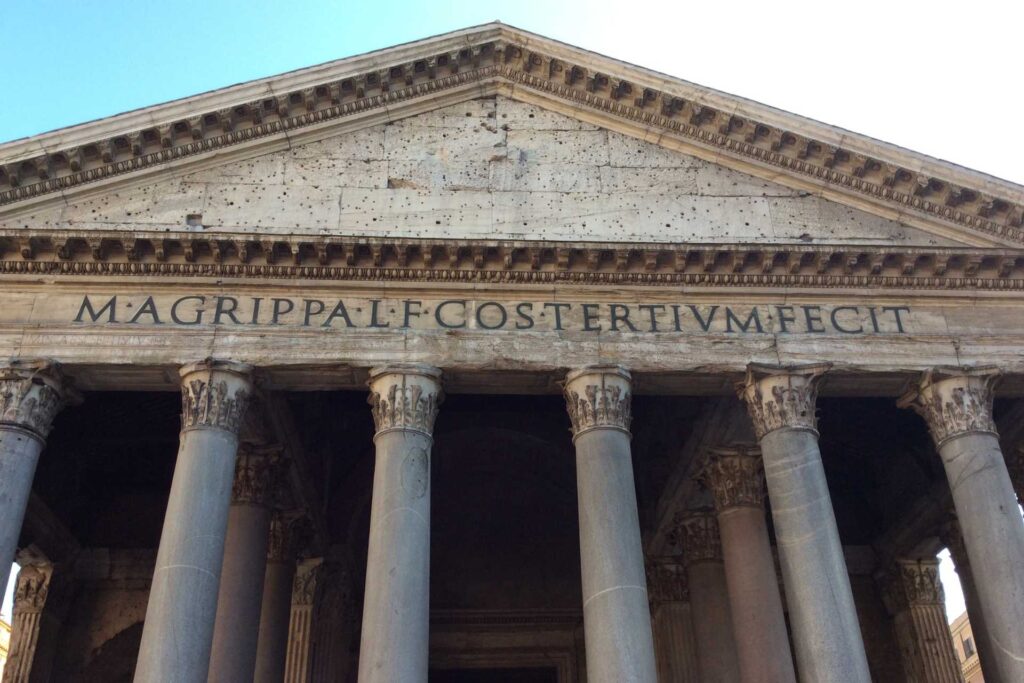 Fronton Panteonu w Rzymie