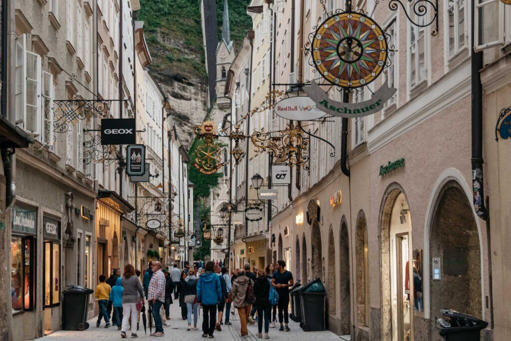 Getreidegasse – główna ulica handlowa Starego Miasta