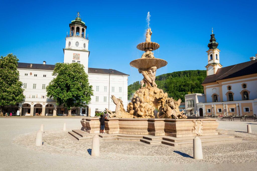 Residenzplatz i fontanna Residenzbrunnen