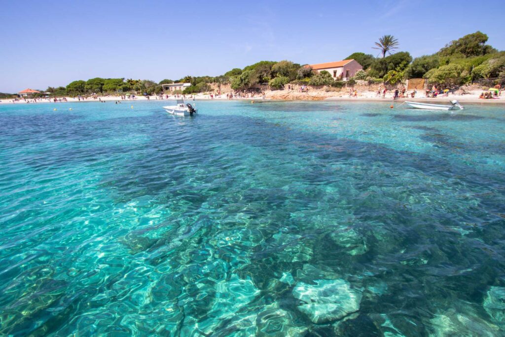 Co warto zobaczyć na Sardynii — Plaża na wyspie Santa Maria