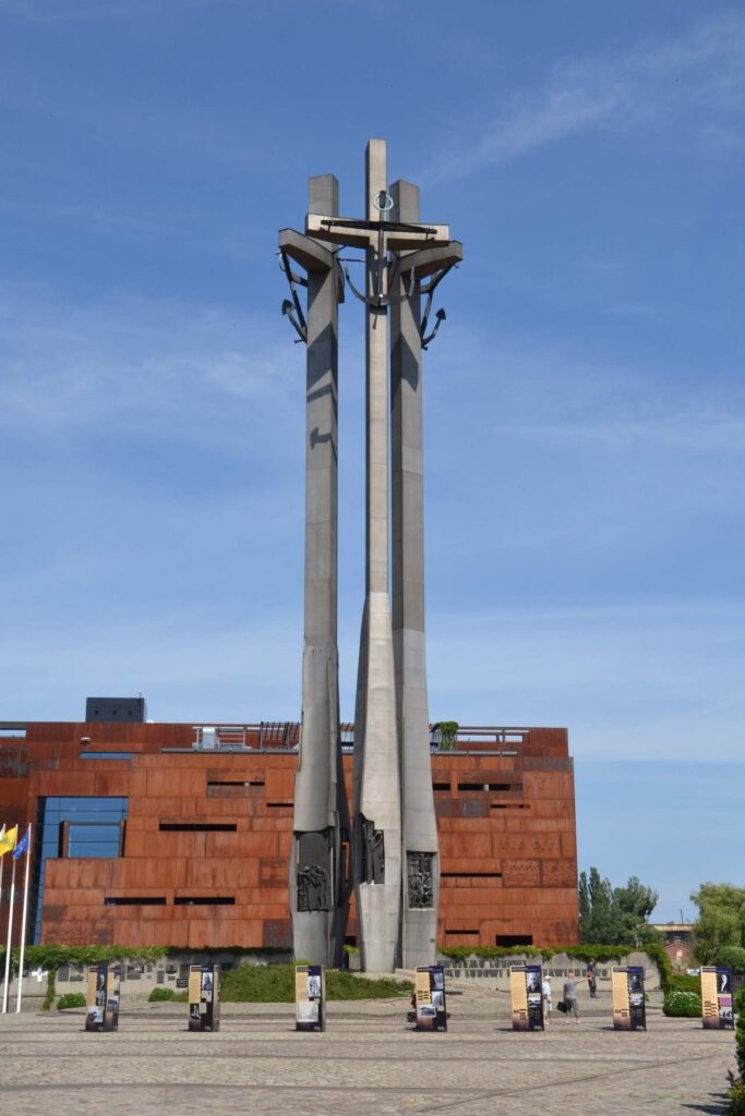 stocznia gdańska pomnik poległych stoczniowców