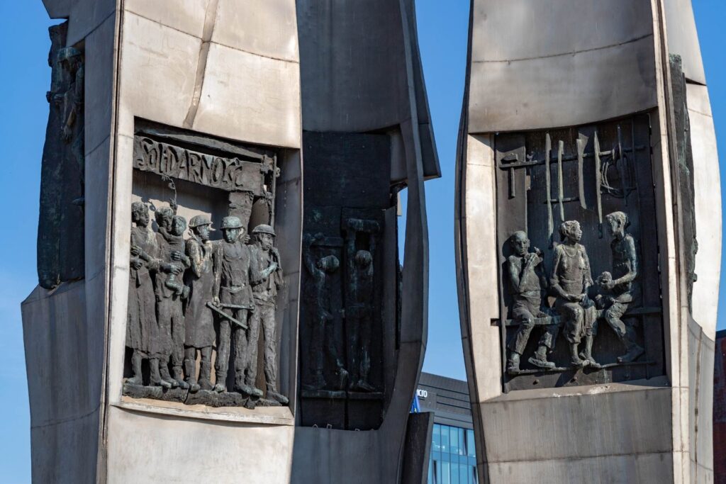 Stocznia gdańska pomnik poległych stoczniowców