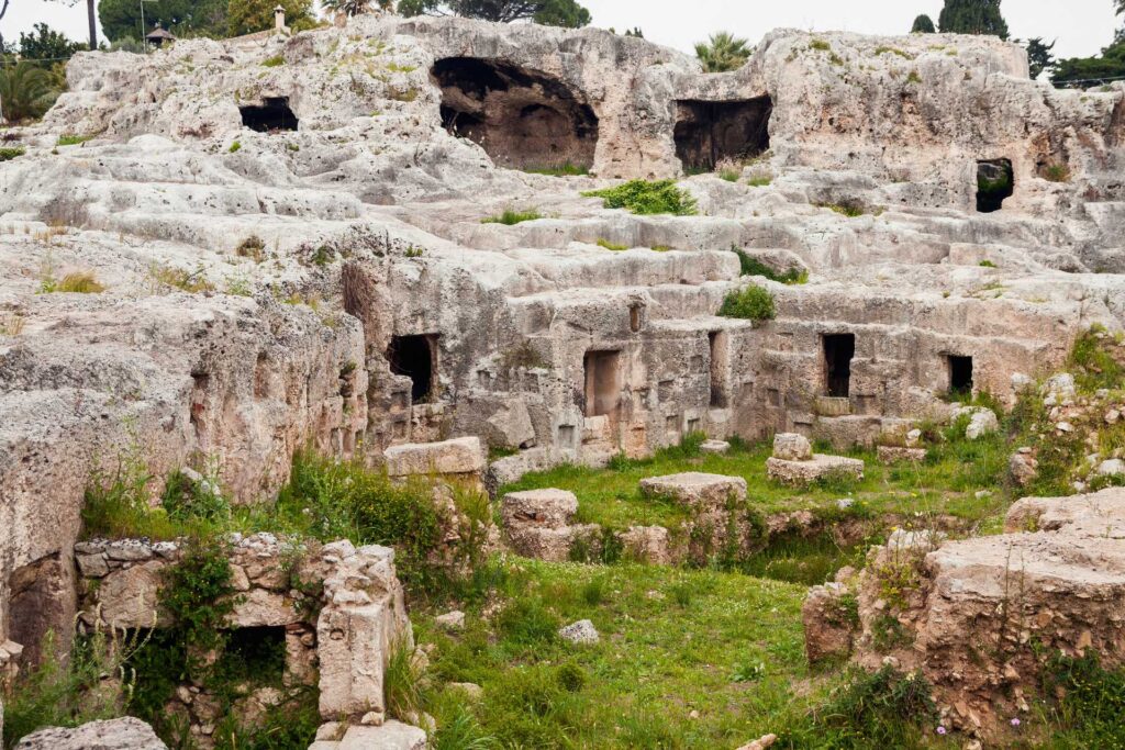 Co zobaczyć w Syrakuzach — Latomie del Paradiso w Parku Archeologicznym Neapolis