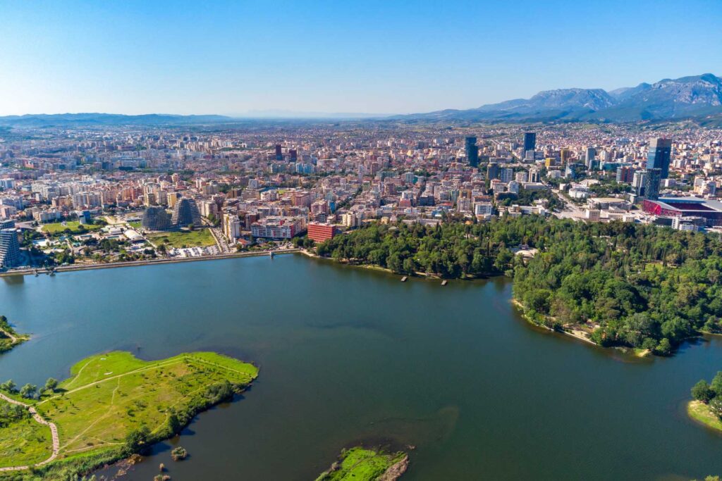 Wielki Park i Sztuczne Jezioro