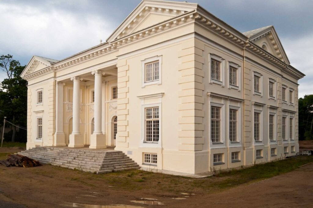 Co warto zwiedzić i zobaczyć w Trokach — Pałacu Tyszkiewiczów w Zatroczu