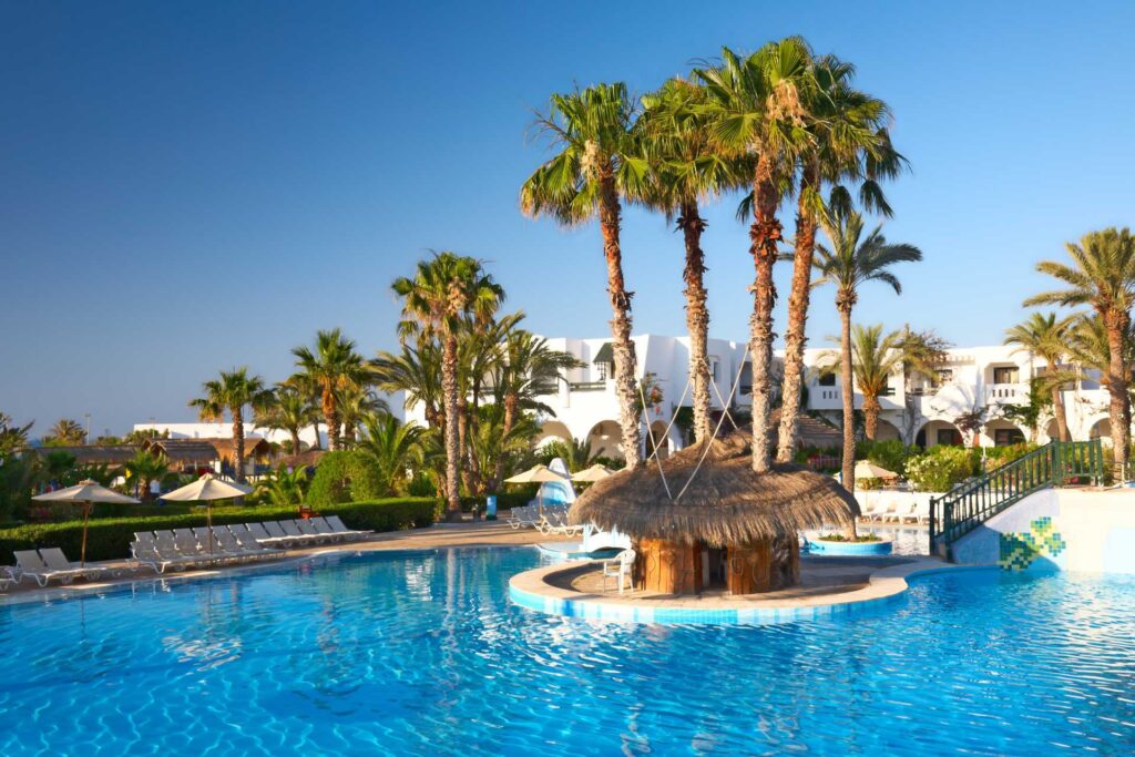 Najlepsze kierunki na wakacje all inclusive w 2026 roku — Tunezja przyciąga szerokimi piaszczystymi plażami, słonecznym klimatem oraz dużą liczbą hoteli