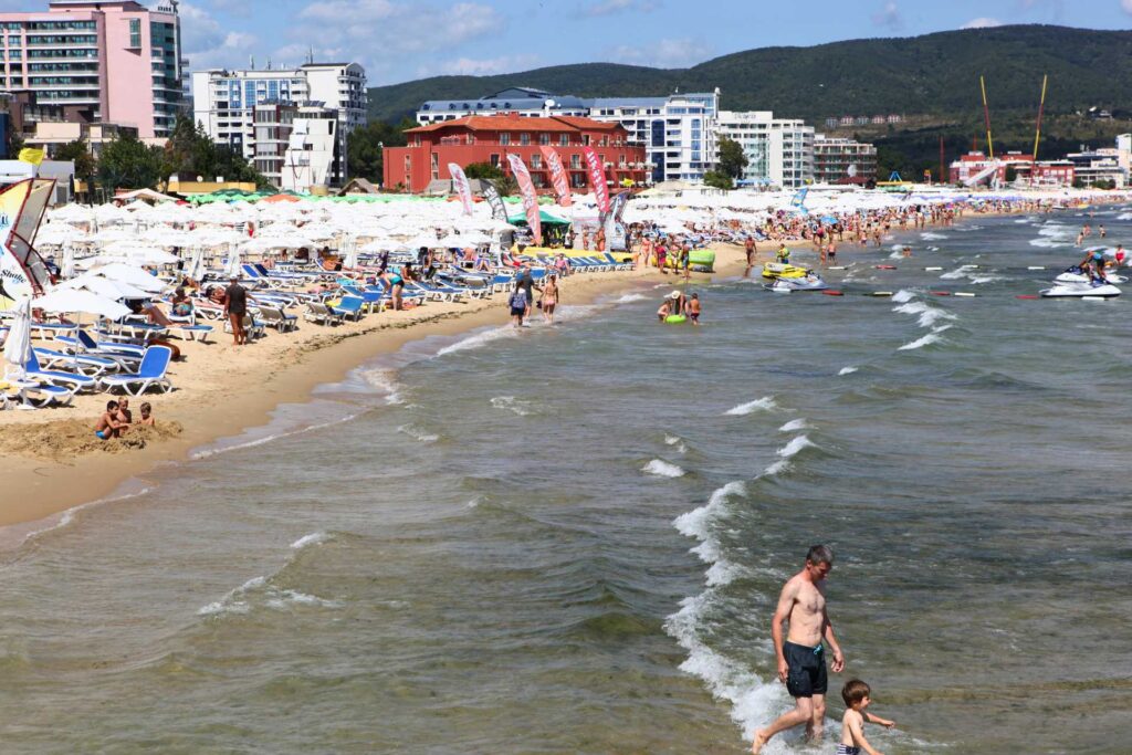 Najlepsze kierunki na wakacje all inclusive w 2026 roku — Bułgaria przyciąga szerokimi piaszczystymi plażami oraz dobrze rozwiniętą infrastrukturą turystyczną