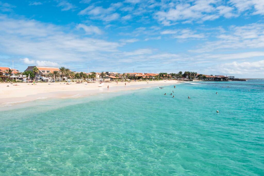 Najlepsze kierunki na wakacje all inclusive w 2026 roku — Wyspy Zielonego Przylądka słyną z pięknych plaż, słonecznej pogody oraz atmosfery sprzyjającej relaksowi