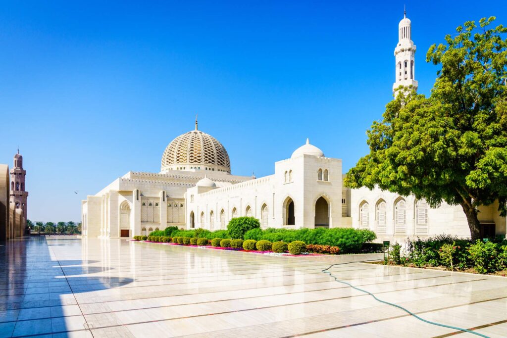 Wakacje w lutym w Omanie – Wielki Meczet Sułtana Kabusa w Maskacie