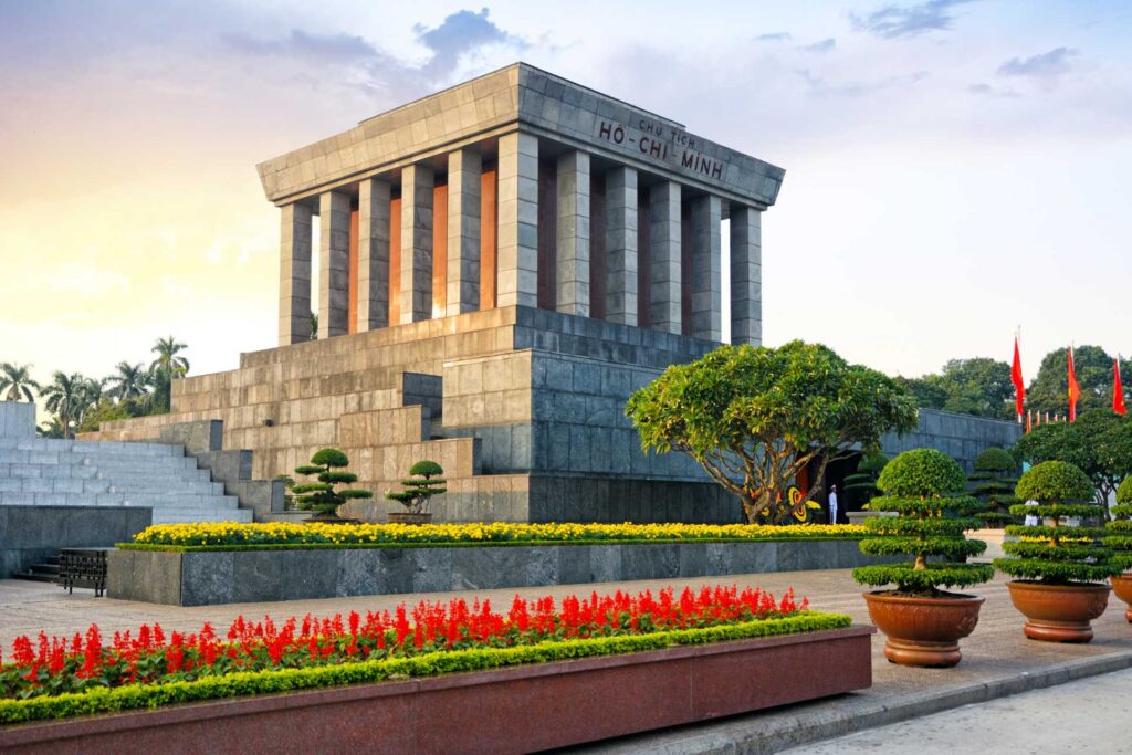 Wietnam na wakacje w marcu 2023 — Mauzoleum Ho Chi Minha w Hanoi