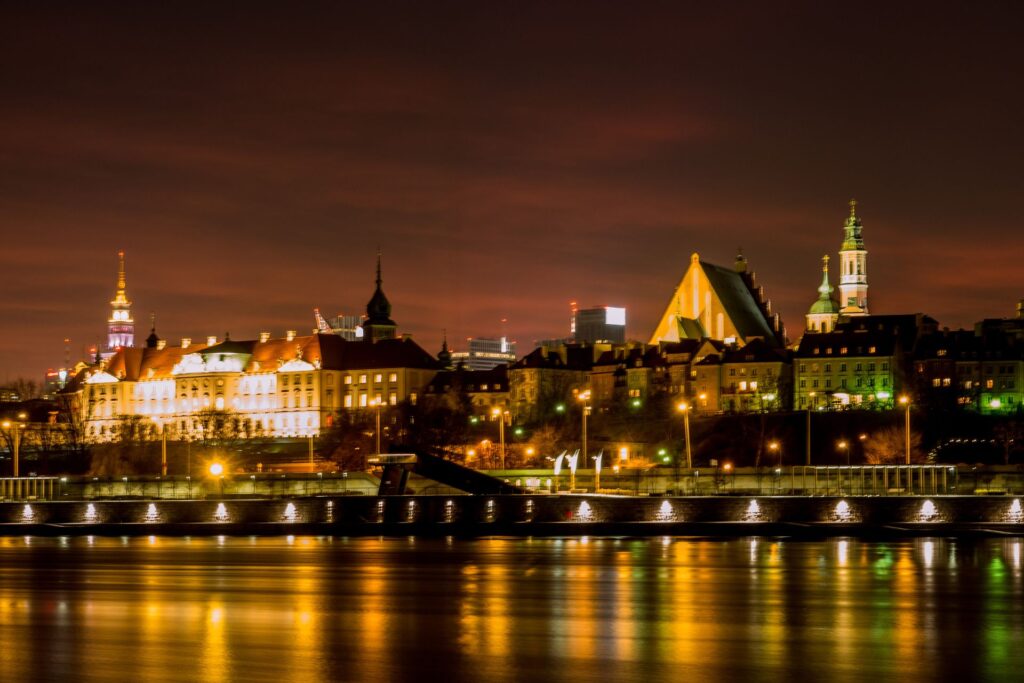Warszawa nocą - Stare Miasto od strony Wisły