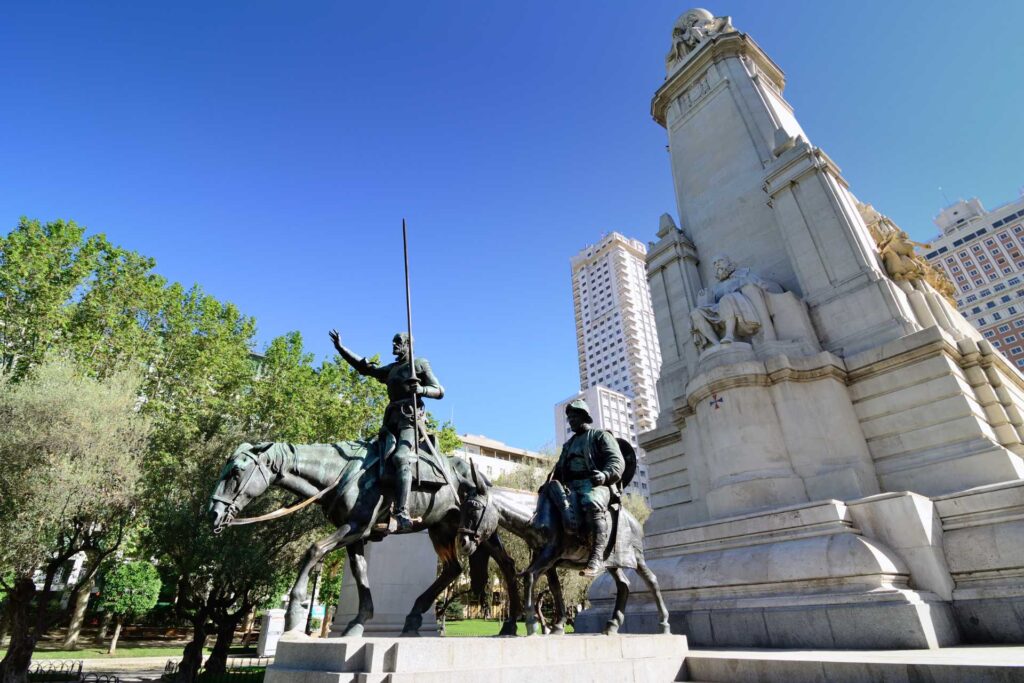 Wycieczka objazdowa do Hiszpanii — Pomnik Cervantesa w Madrycie